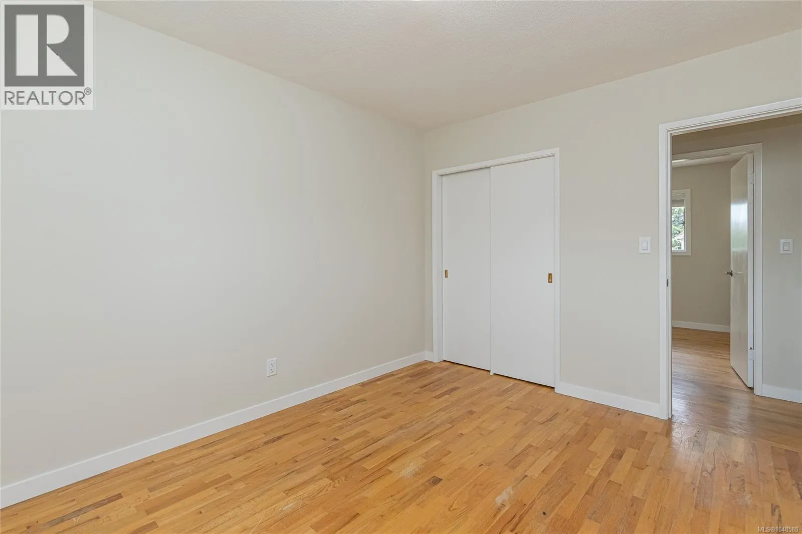 5890 CHESTERFIELD Ave