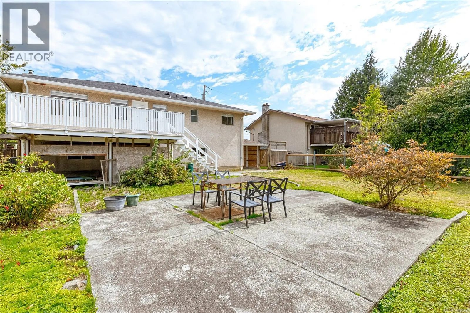 5890 CHESTERFIELD Ave