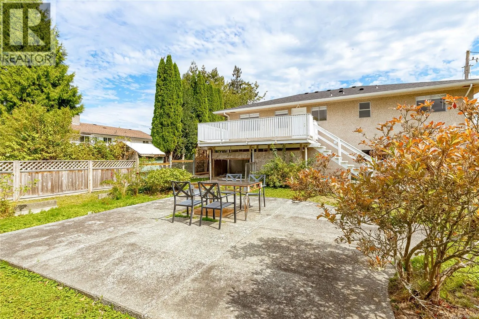 5890 CHESTERFIELD Ave