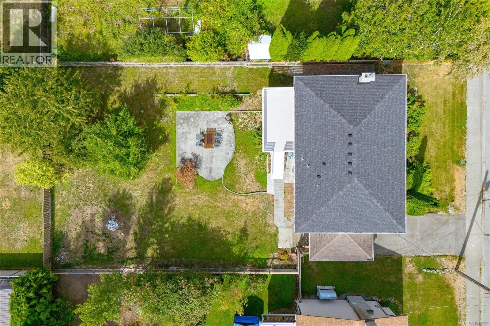 5890 CHESTERFIELD Ave