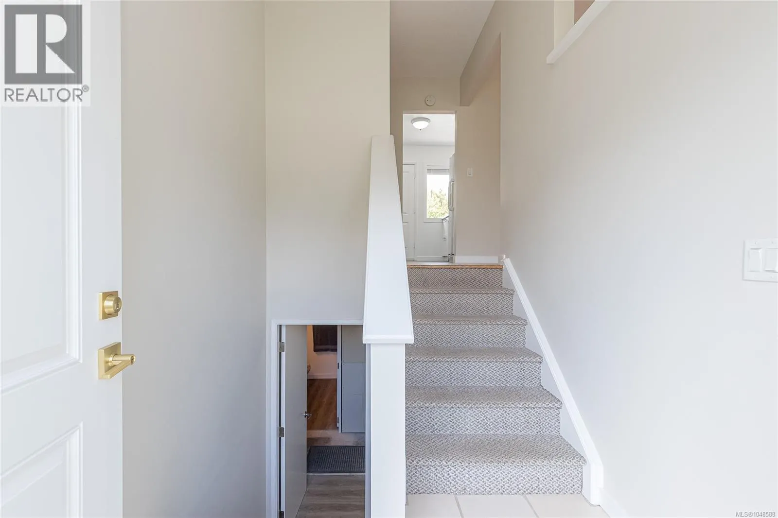 5890 CHESTERFIELD Ave