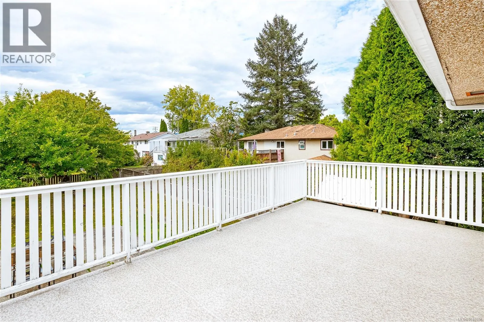 5890 CHESTERFIELD Ave