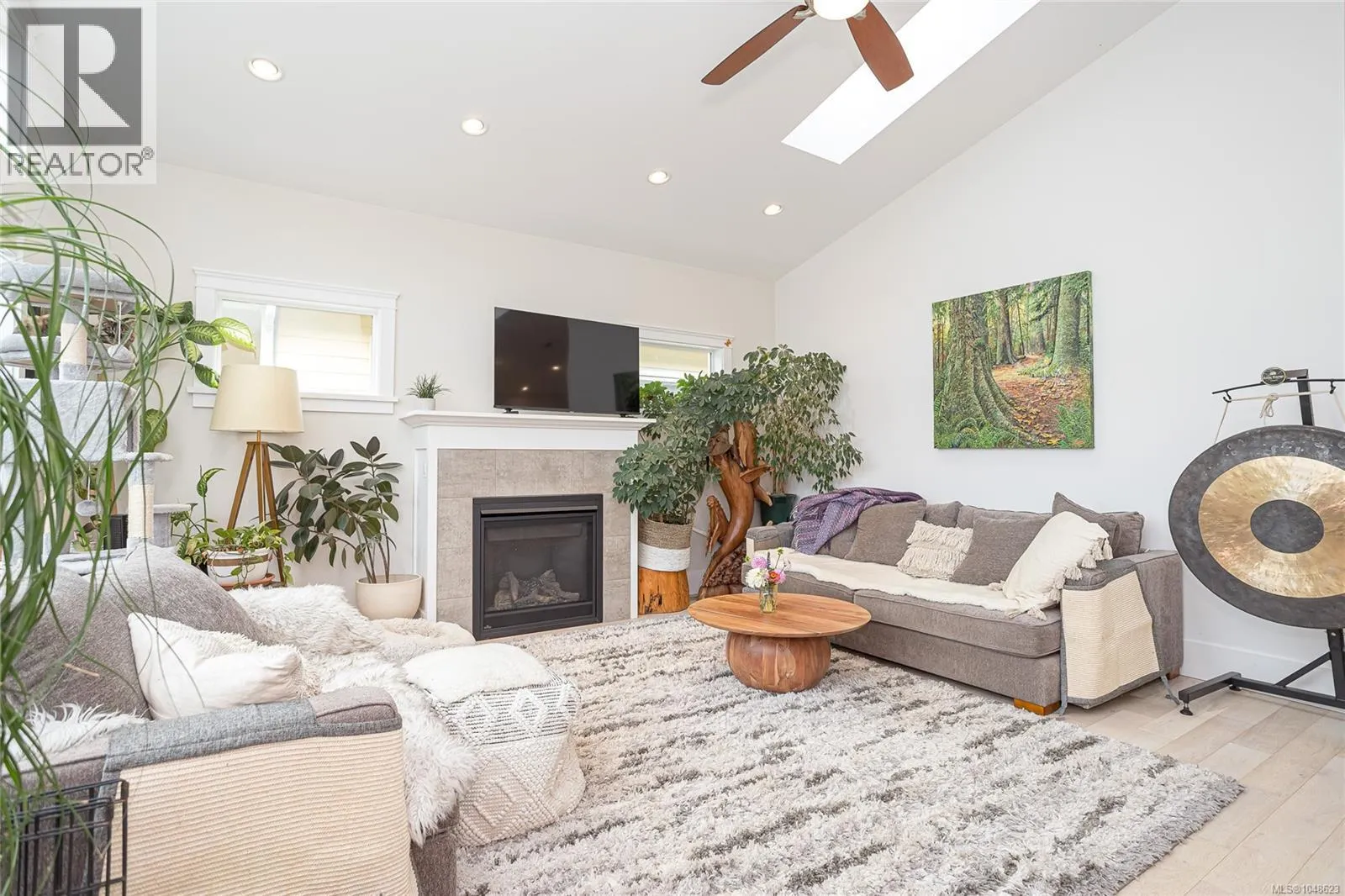 322 Edgewood Cres
