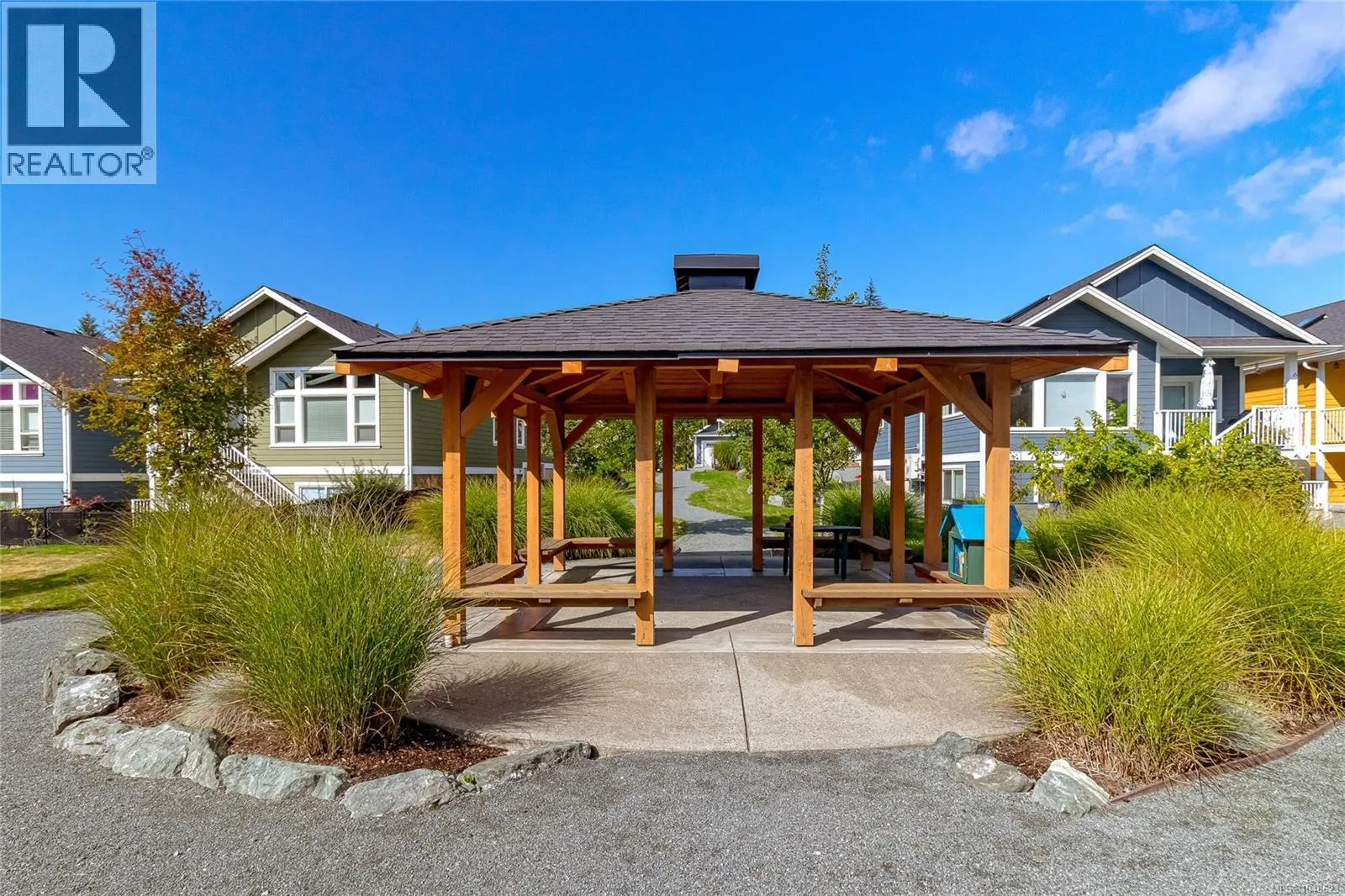 322 Edgewood Cres