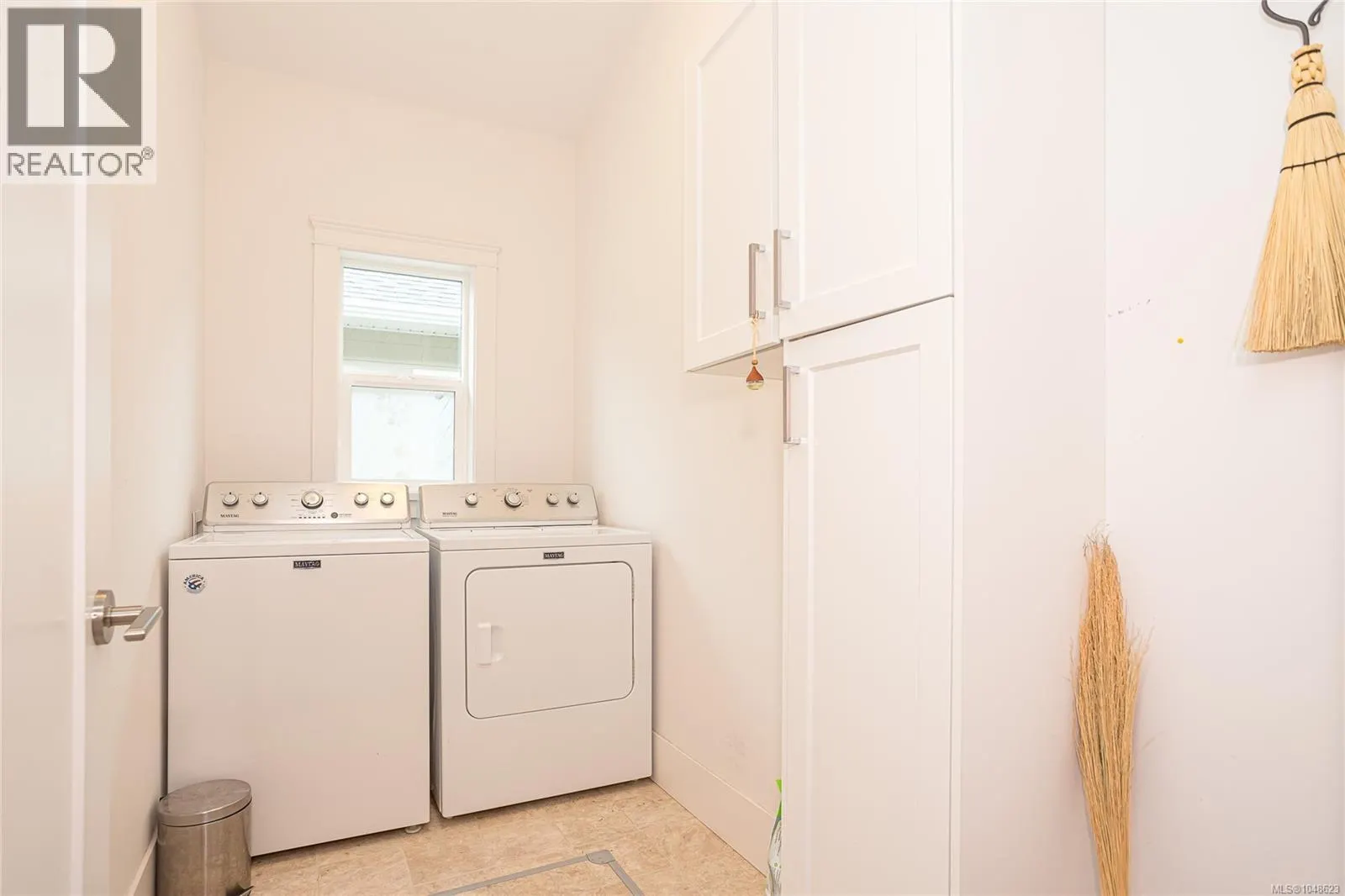 322 Edgewood Cres