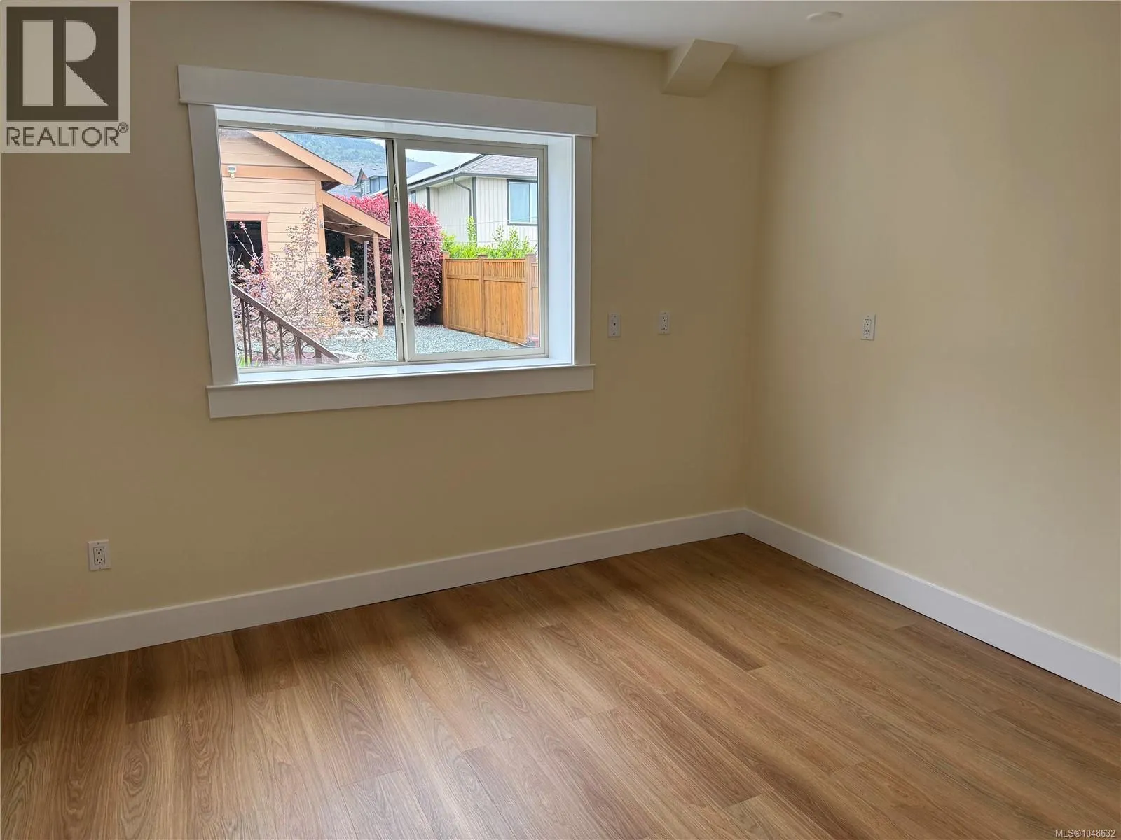 526 Douglas Pl