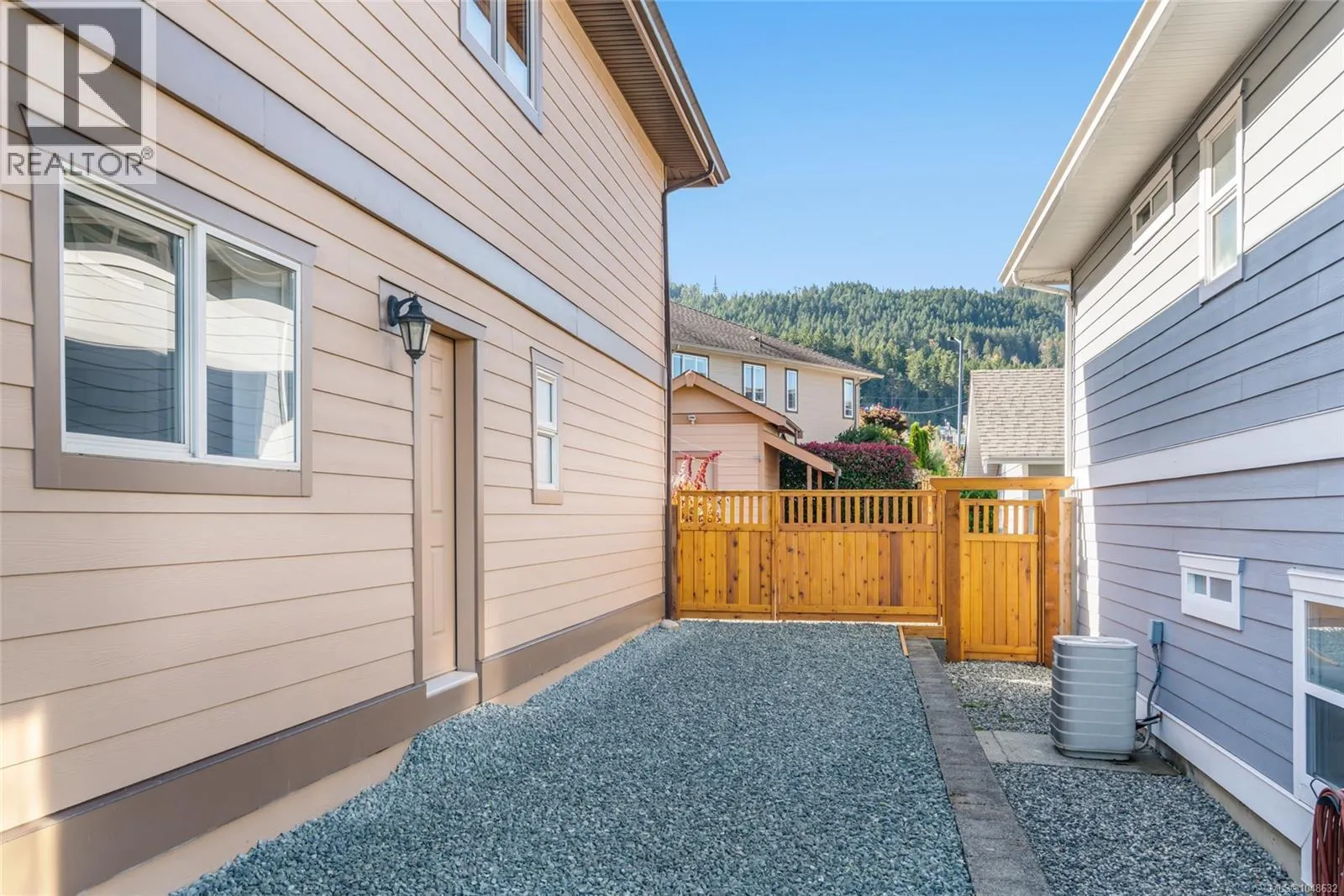 526 Douglas Pl