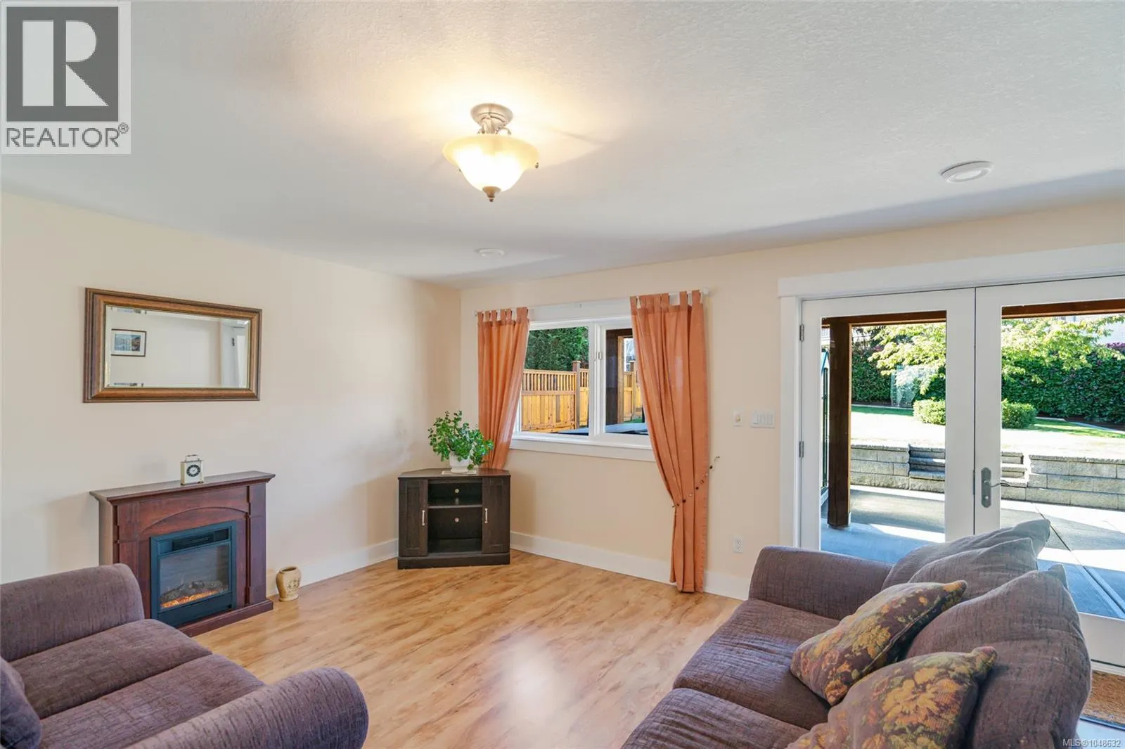 526 Douglas Pl