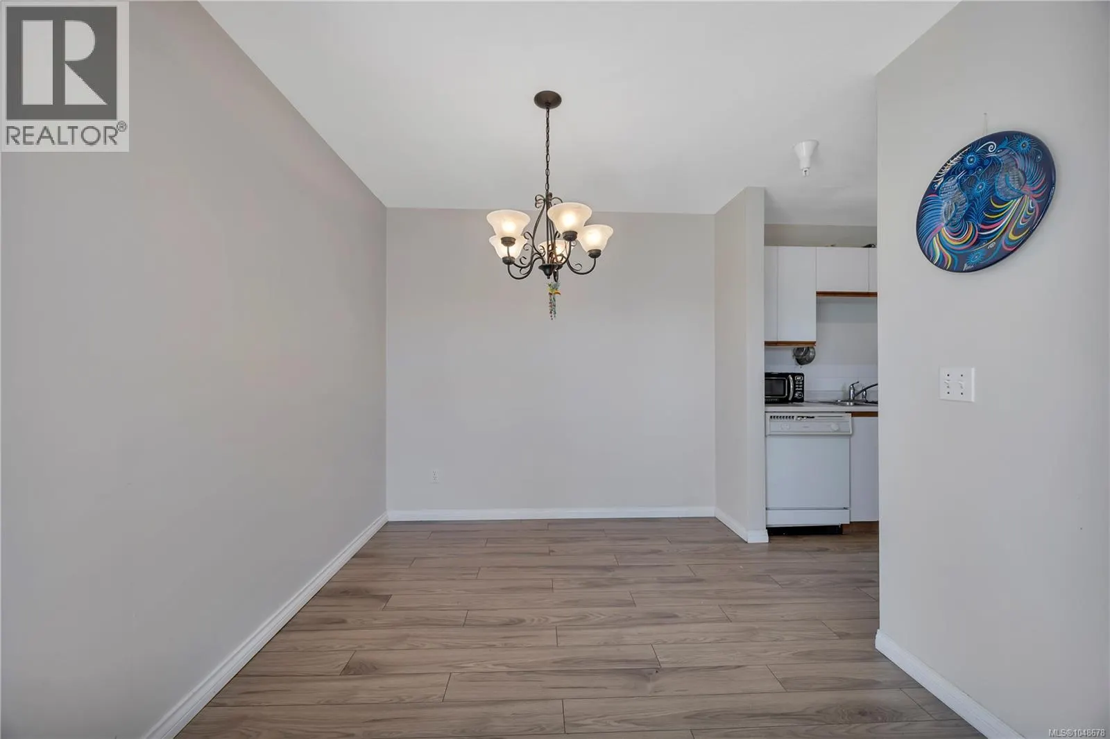 302 1631 Dufferin Cres
