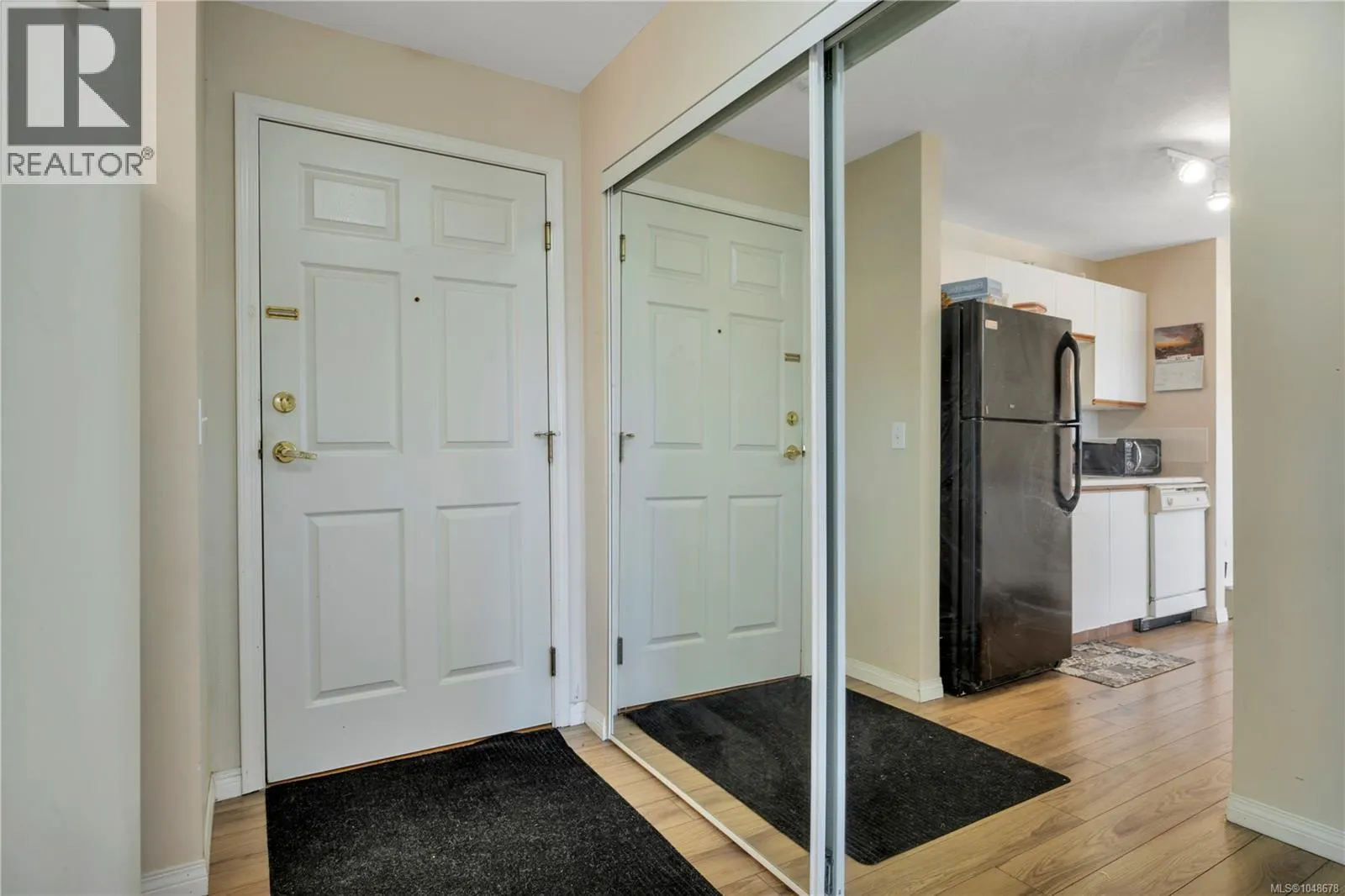 302 1631 Dufferin Cres