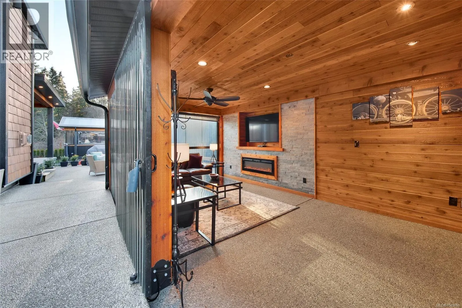 27 10750 Central Lake Rd