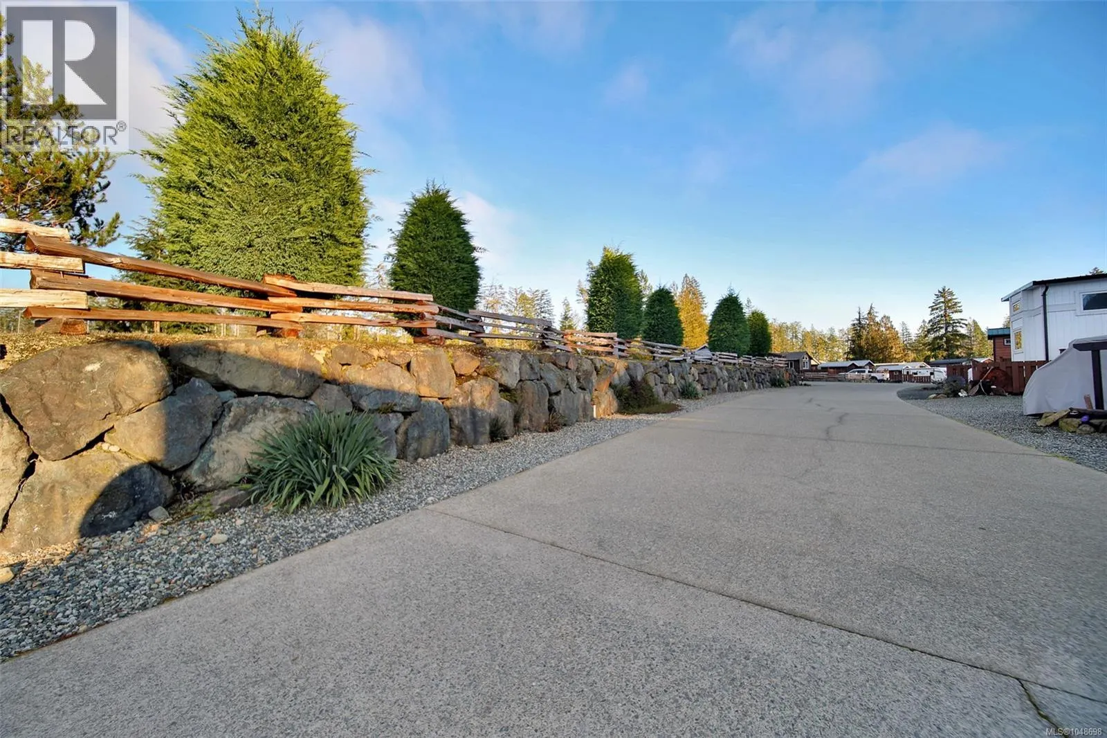 27 10750 Central Lake Rd