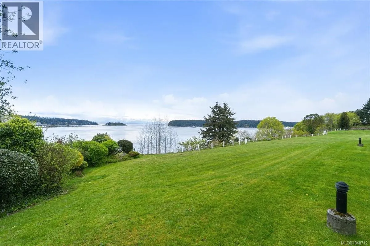 108 2562 Departure Bay Rd