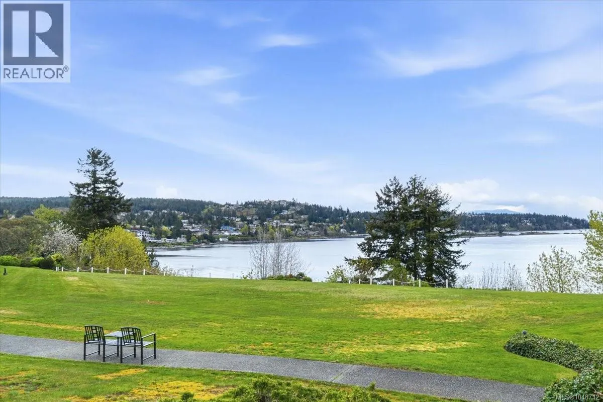 108 2562 Departure Bay Rd