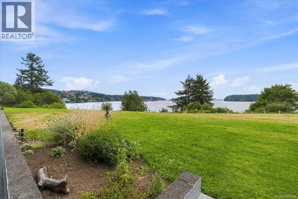 108 2562 Departure Bay Rd