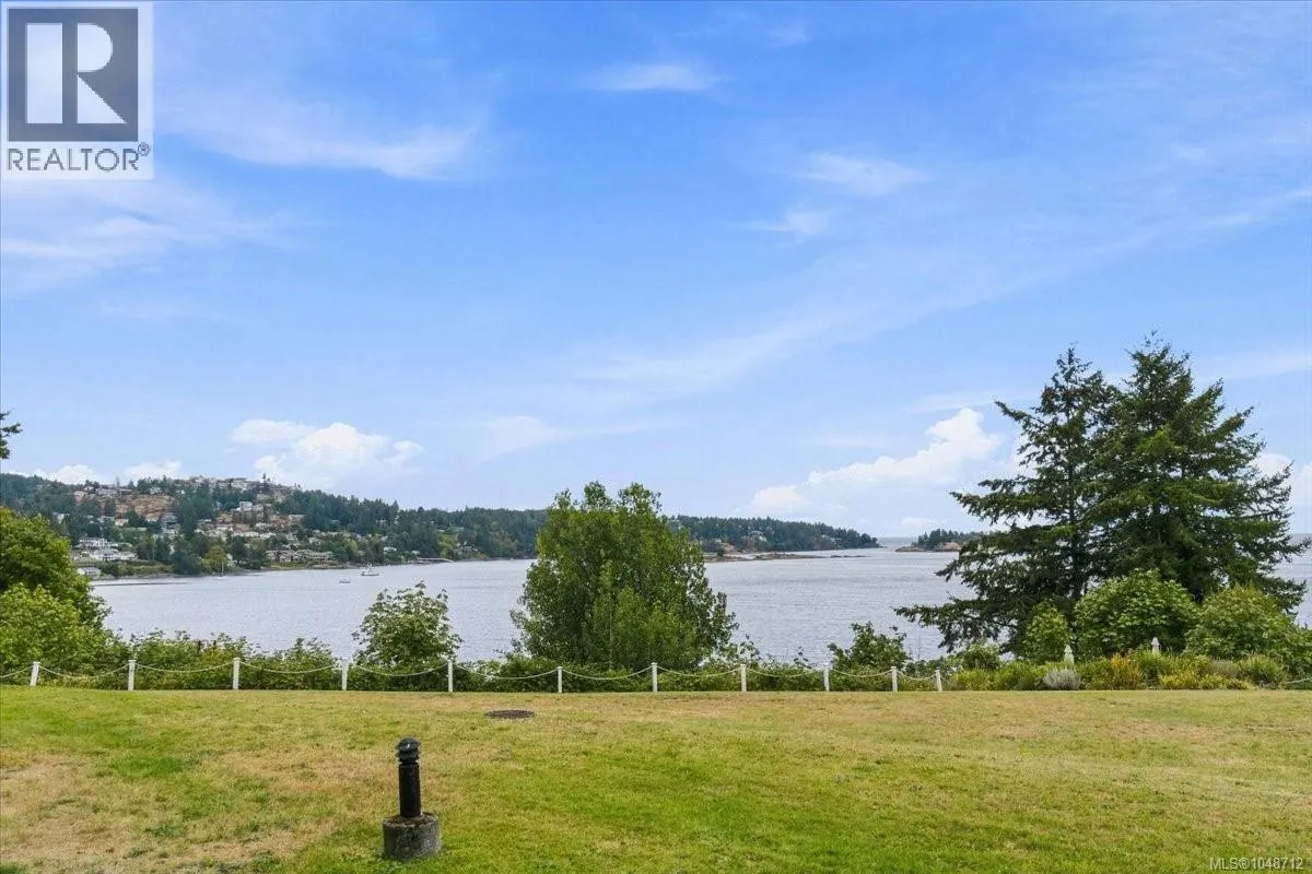 108 2562 Departure Bay Rd
