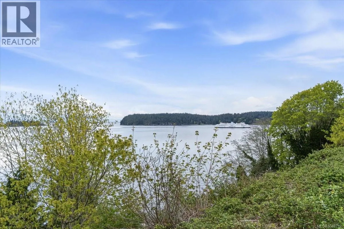 108 2562 Departure Bay Rd