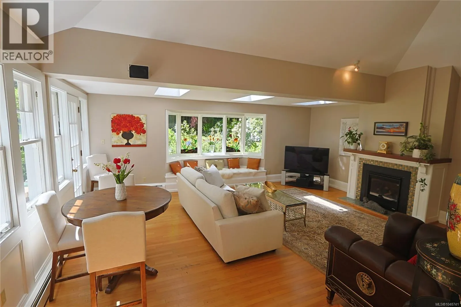 990 Terrace Ave