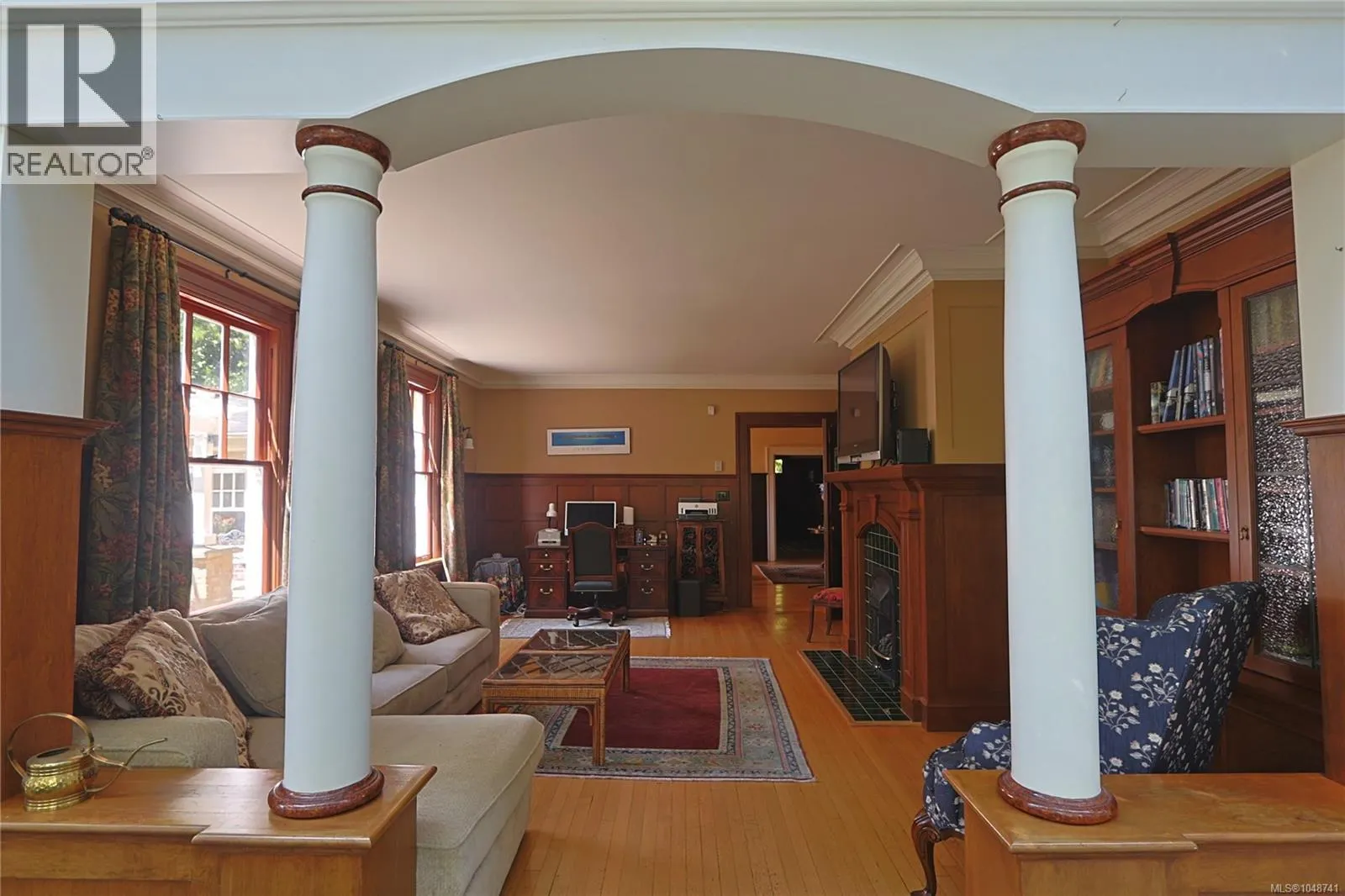 990 Terrace Ave