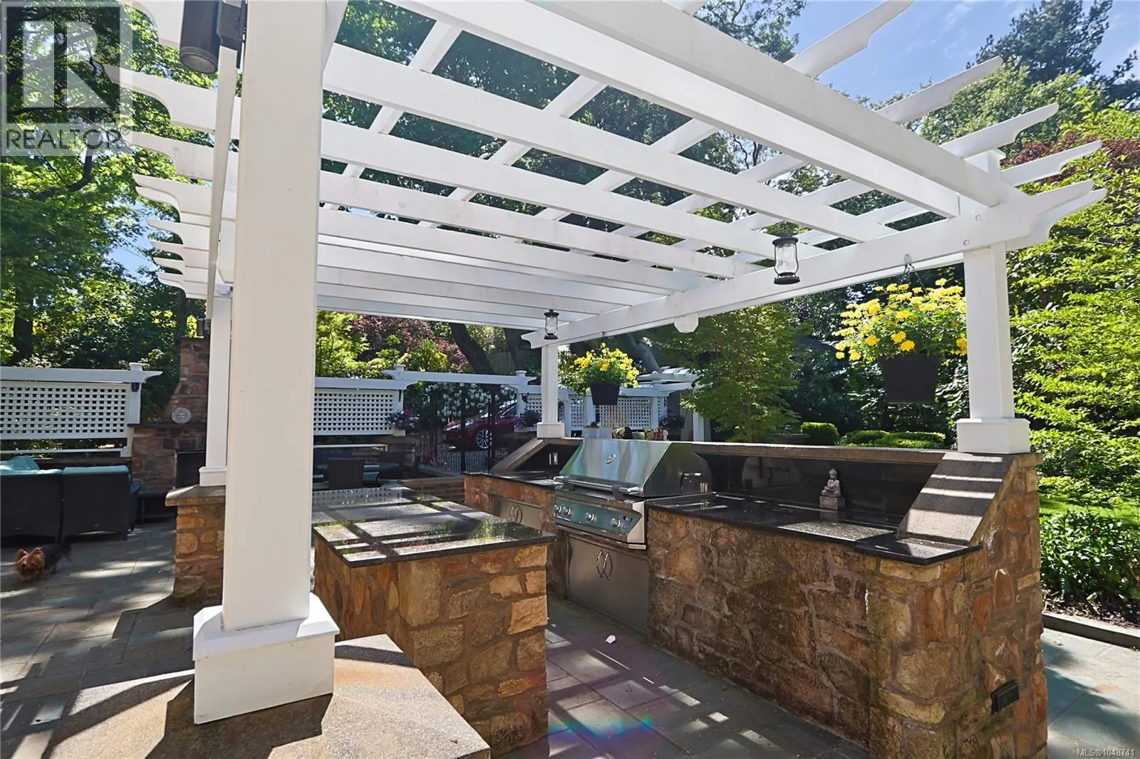 990 Terrace Ave