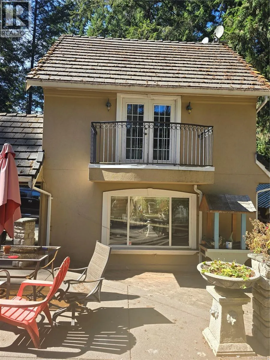 870 Falkirk Ave