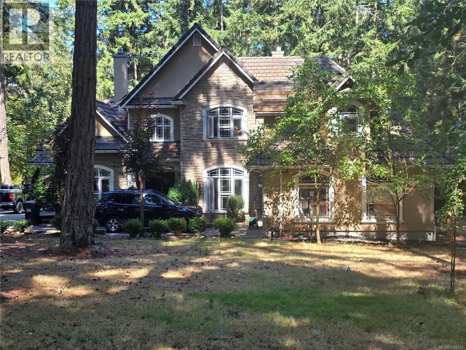 870 Falkirk Ave