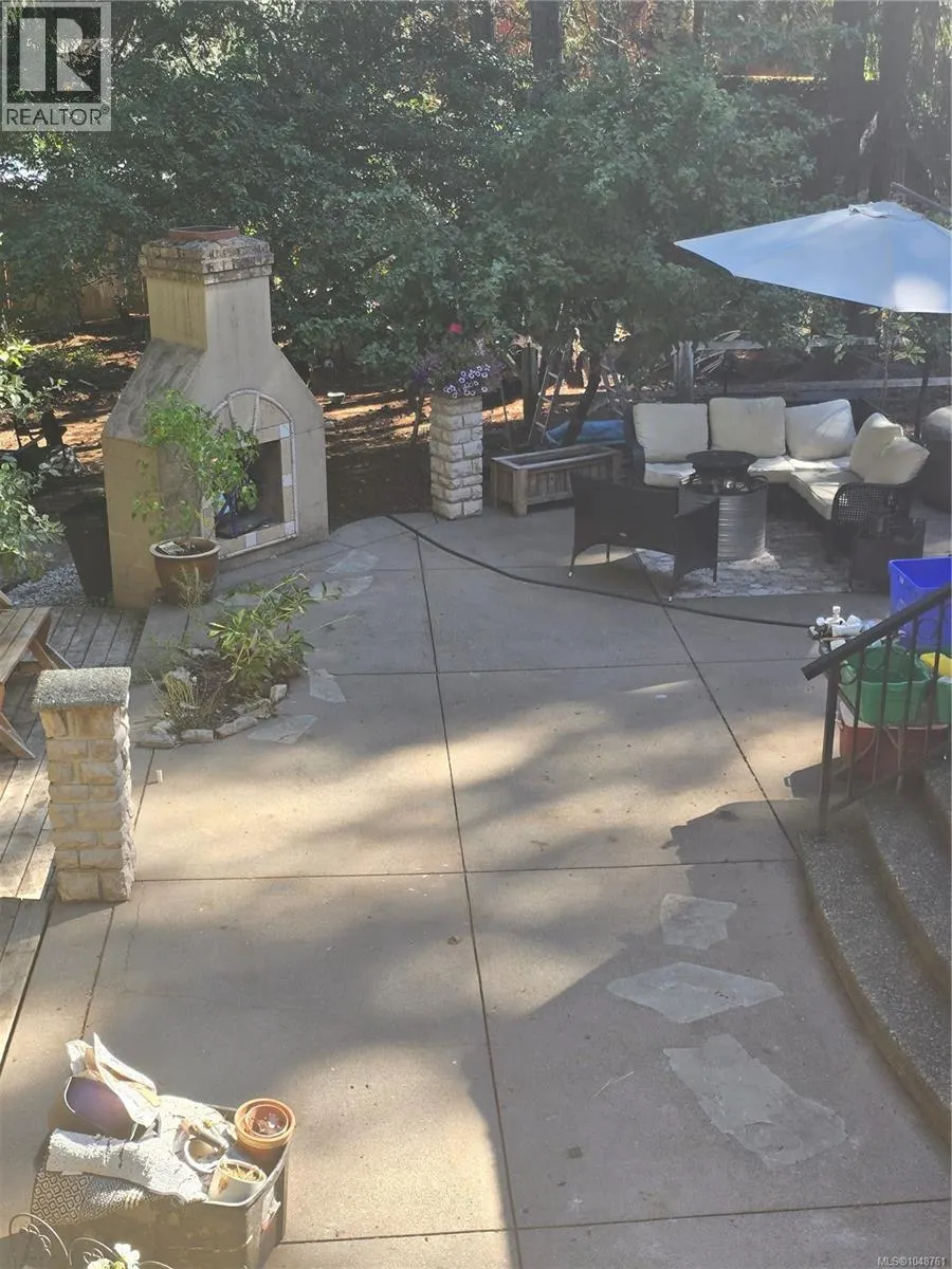 870 Falkirk Ave