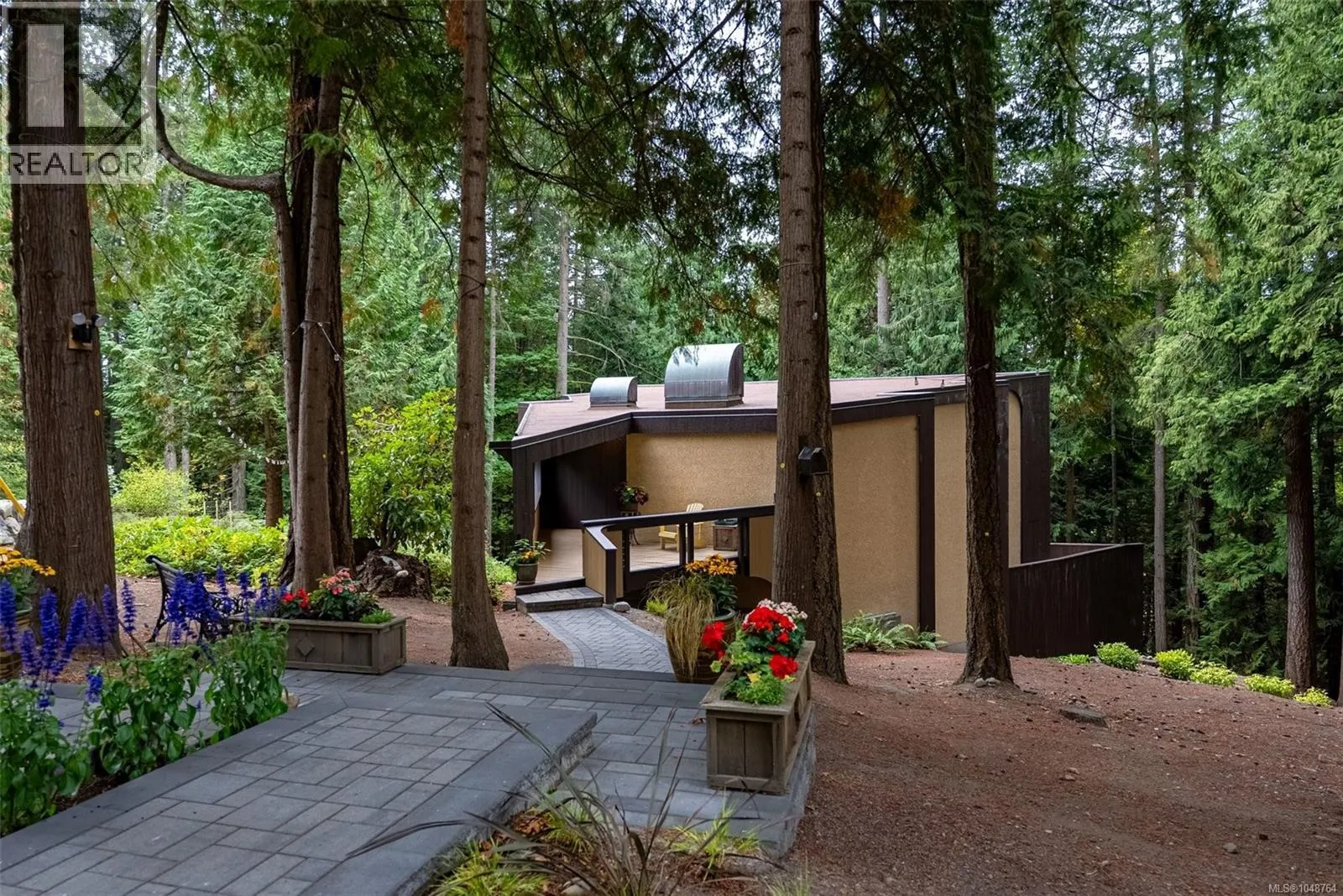 5748 West Saanich Rd