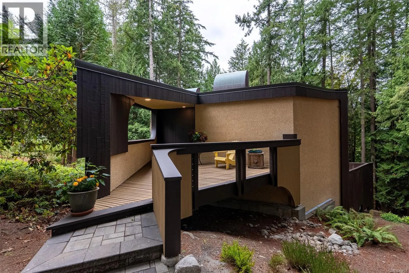 5748 West Saanich Rd