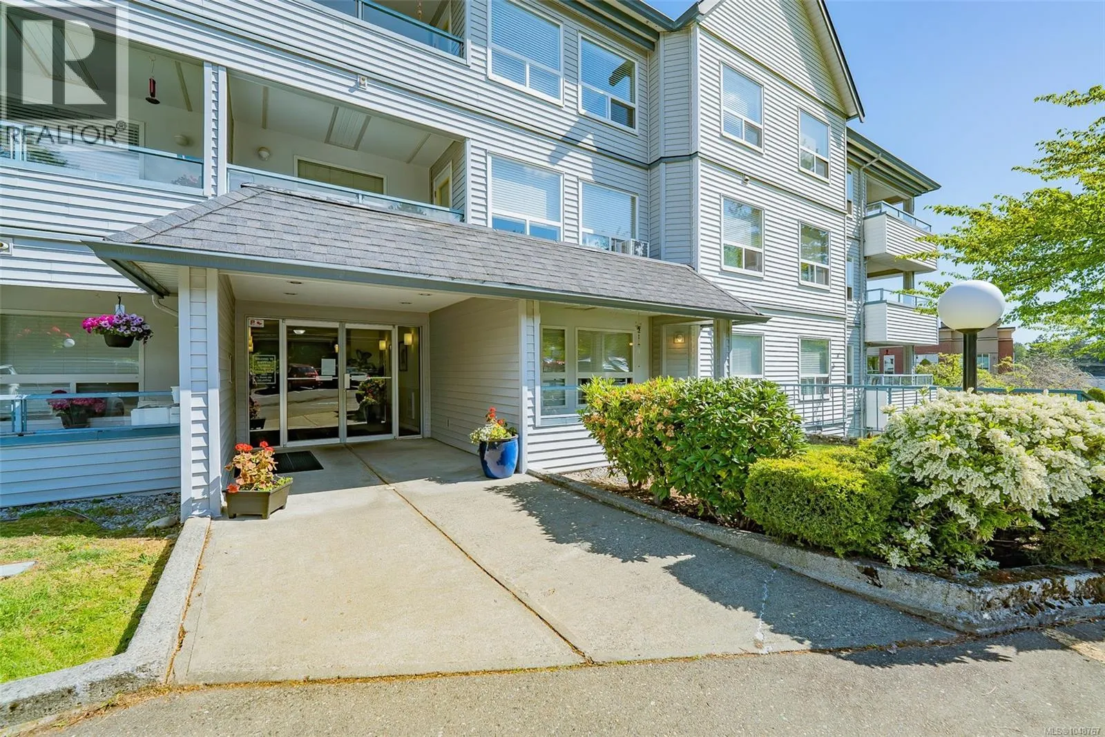 405 1631 Dufferin Cres