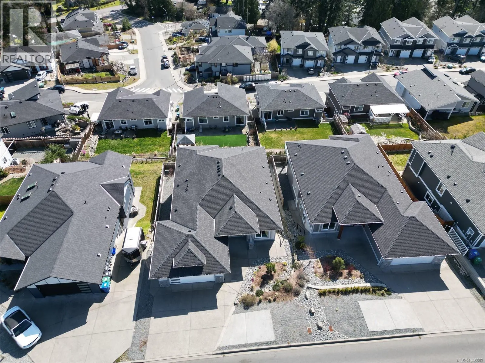 163 Golden Oaks Cres