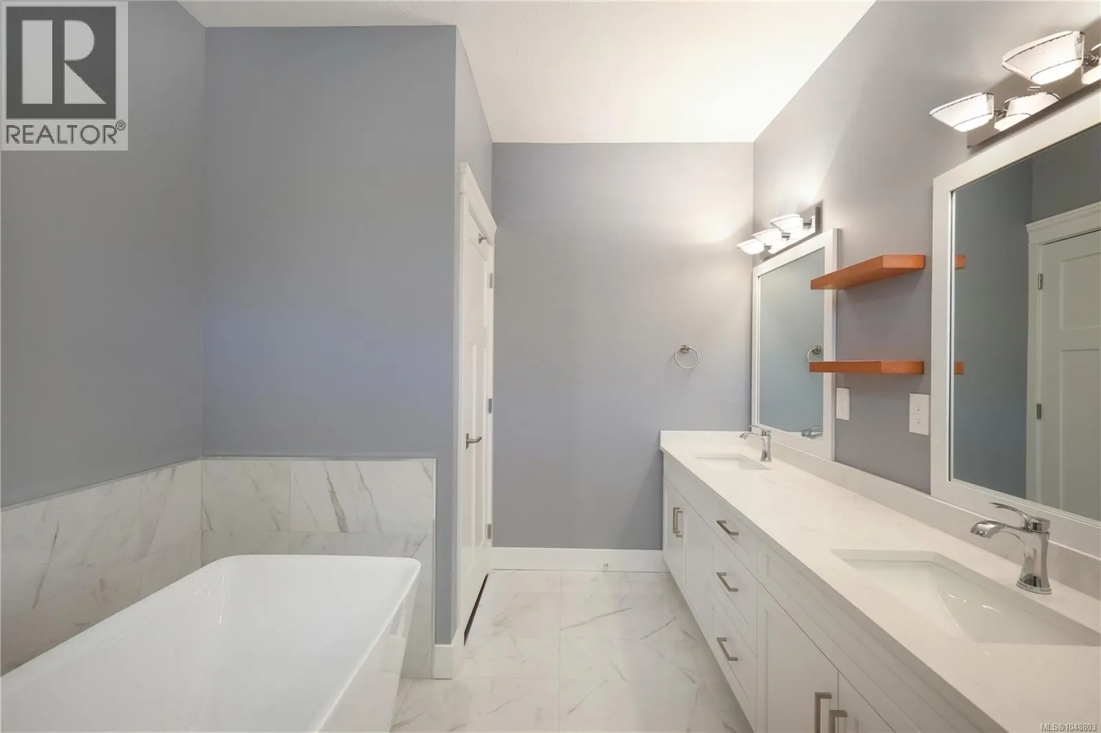 163 Golden Oaks Cres