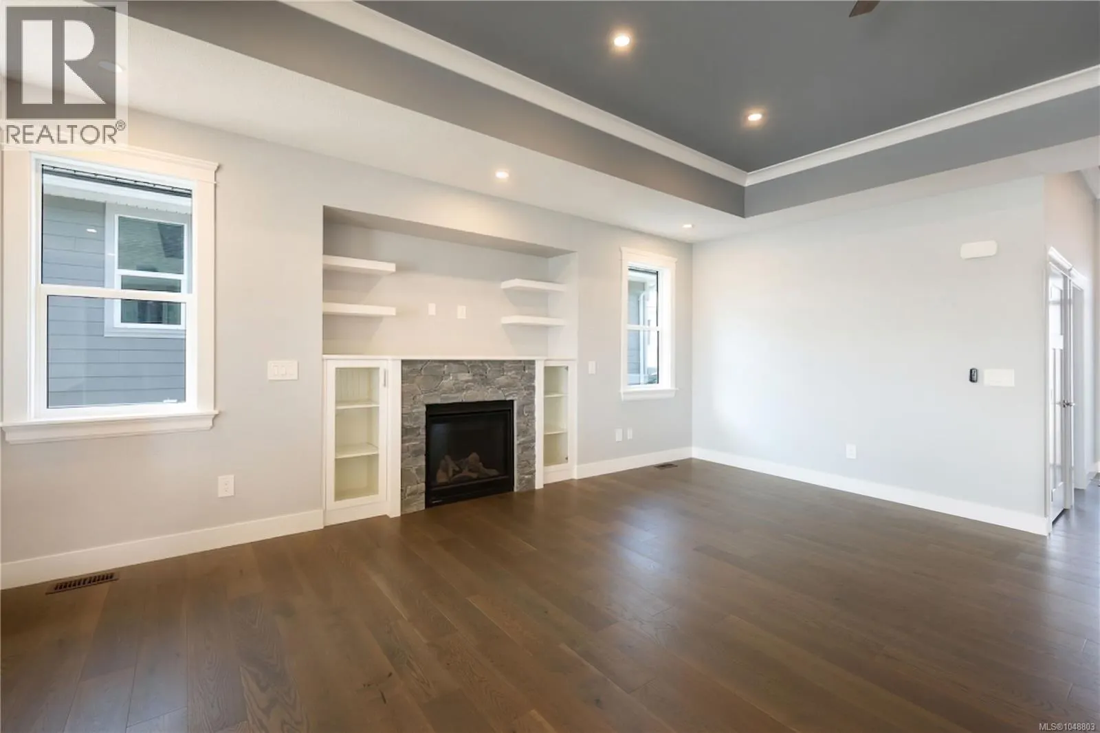 163 Golden Oaks Cres