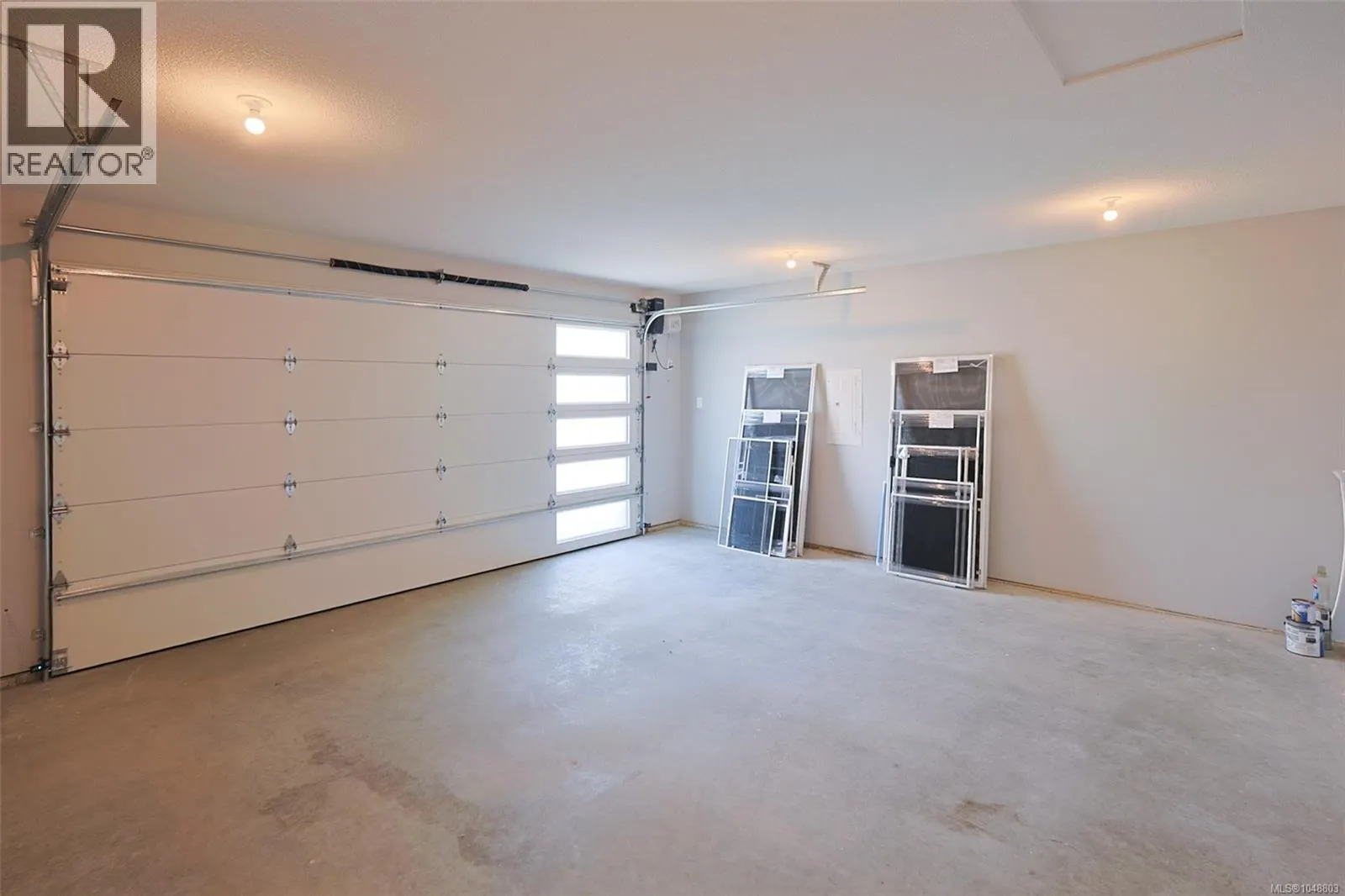 163 Golden Oaks Cres