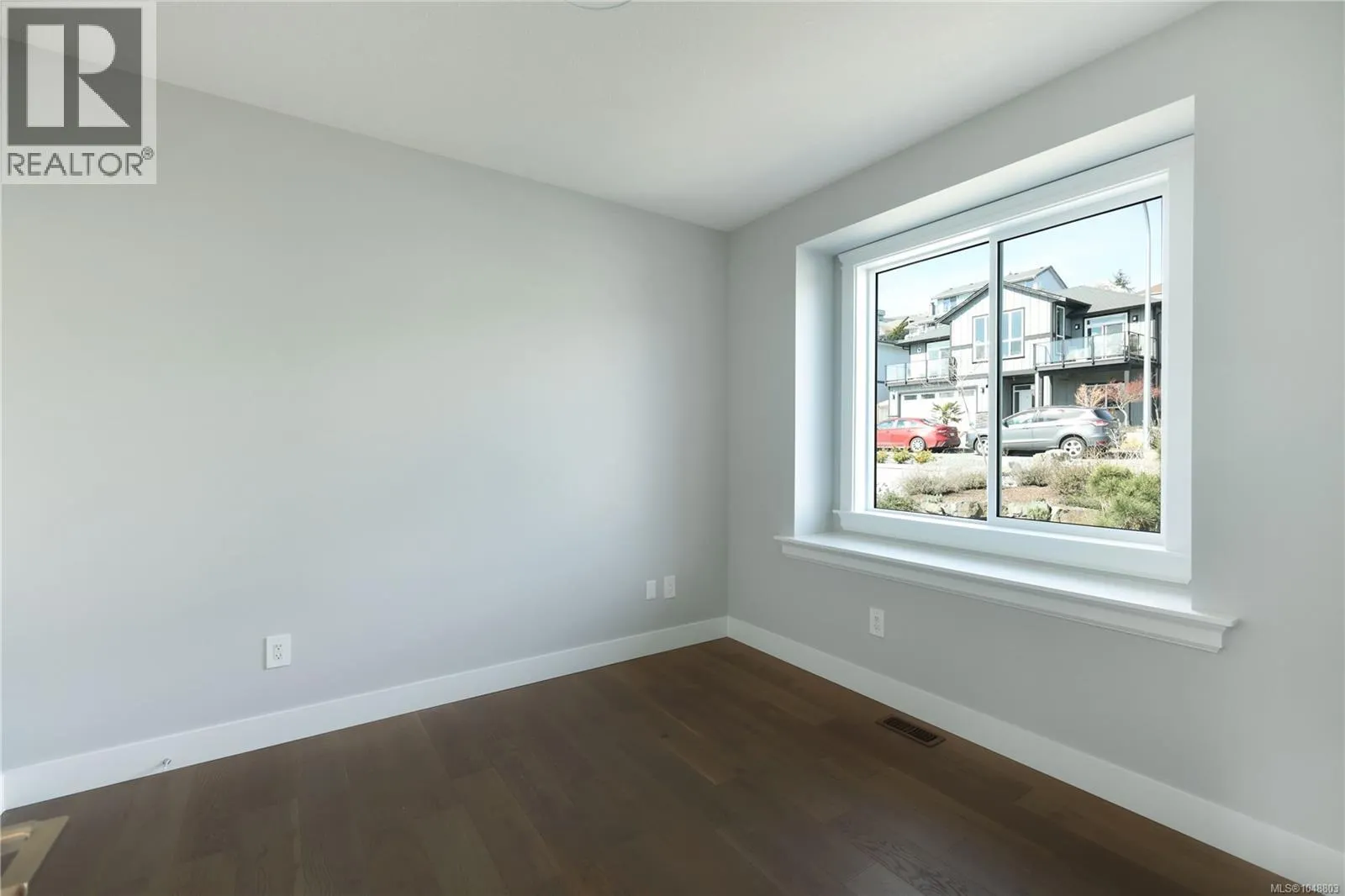163 Golden Oaks Cres