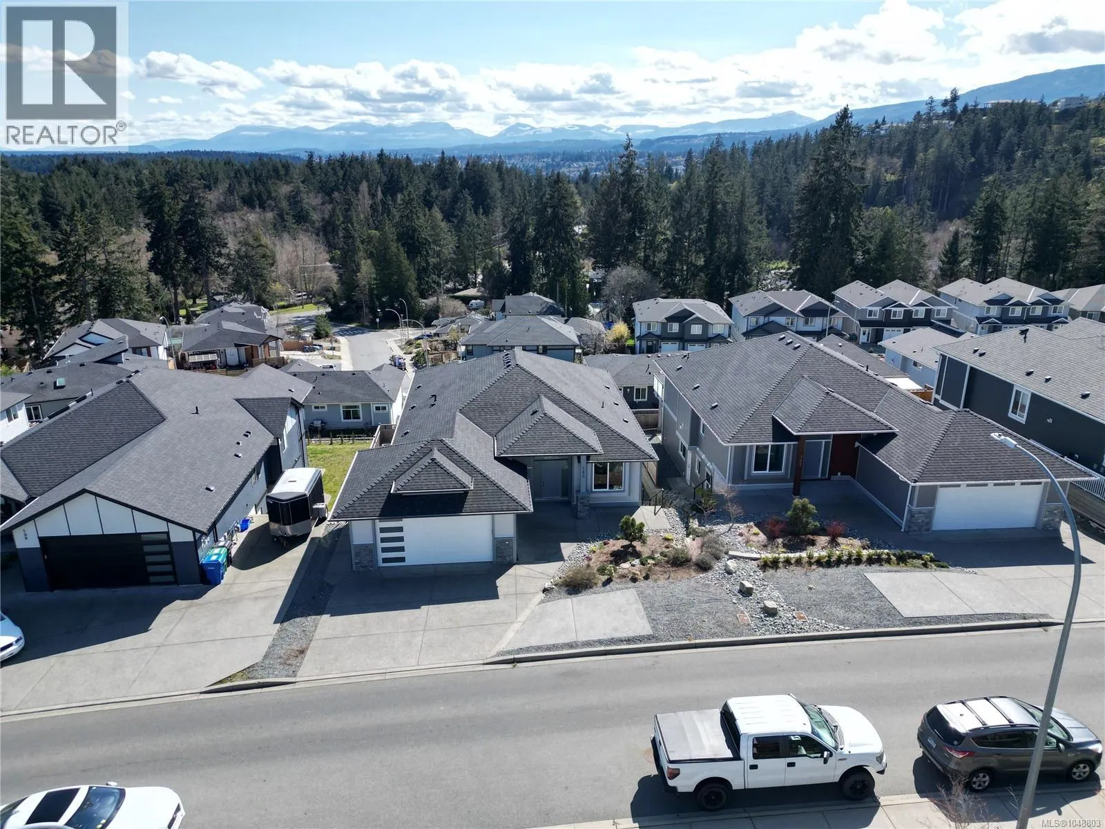 163 Golden Oaks Cres