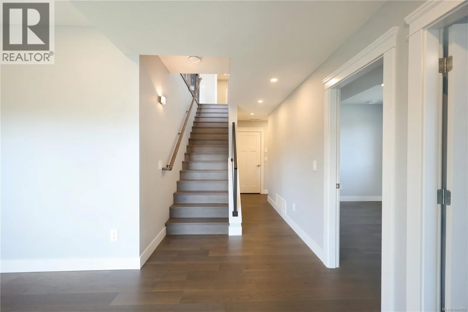 163 Golden Oaks Cres