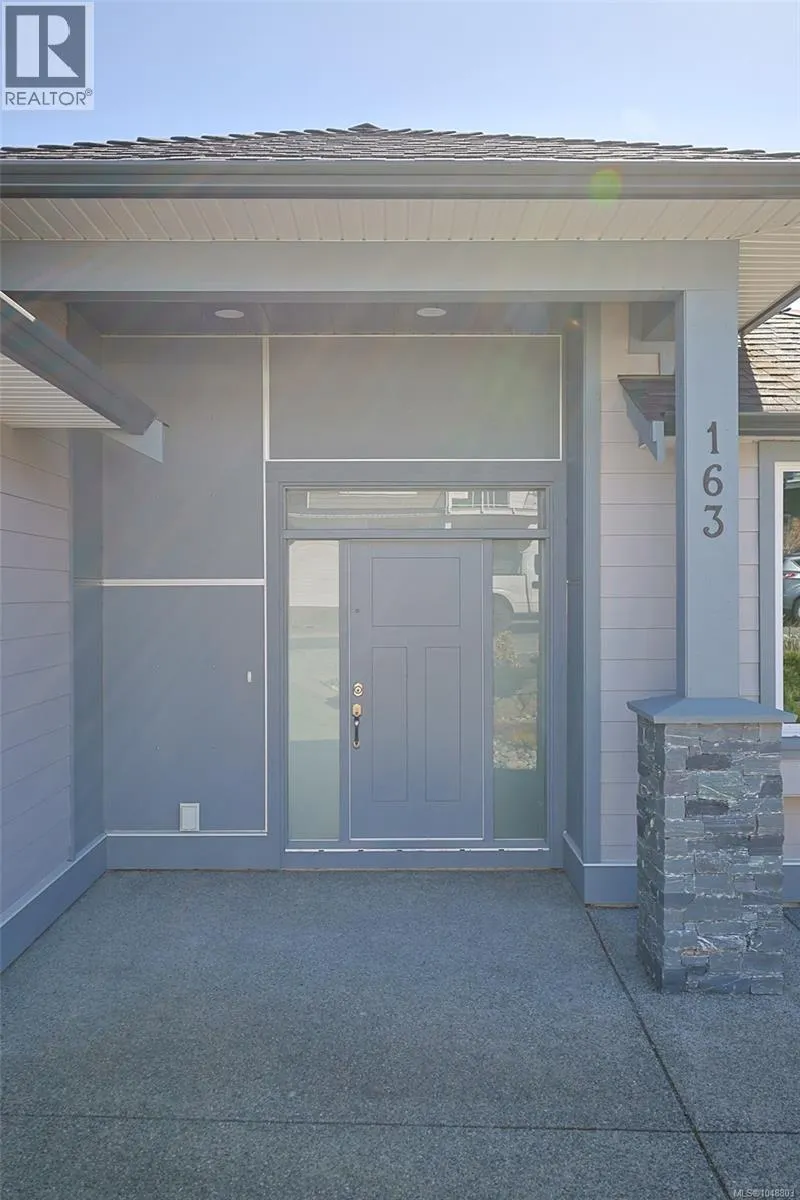 163 Golden Oaks Cres