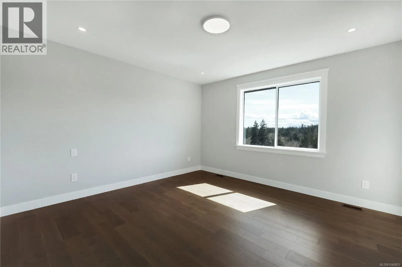 163 Golden Oaks Cres