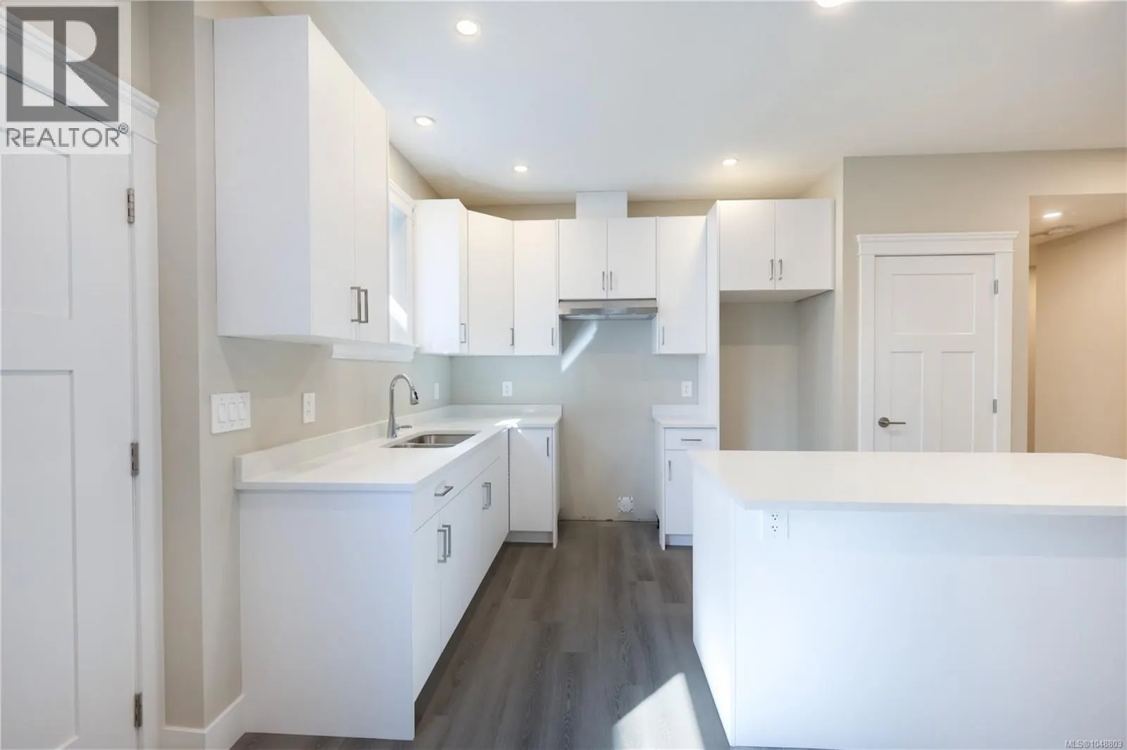 163 Golden Oaks Cres