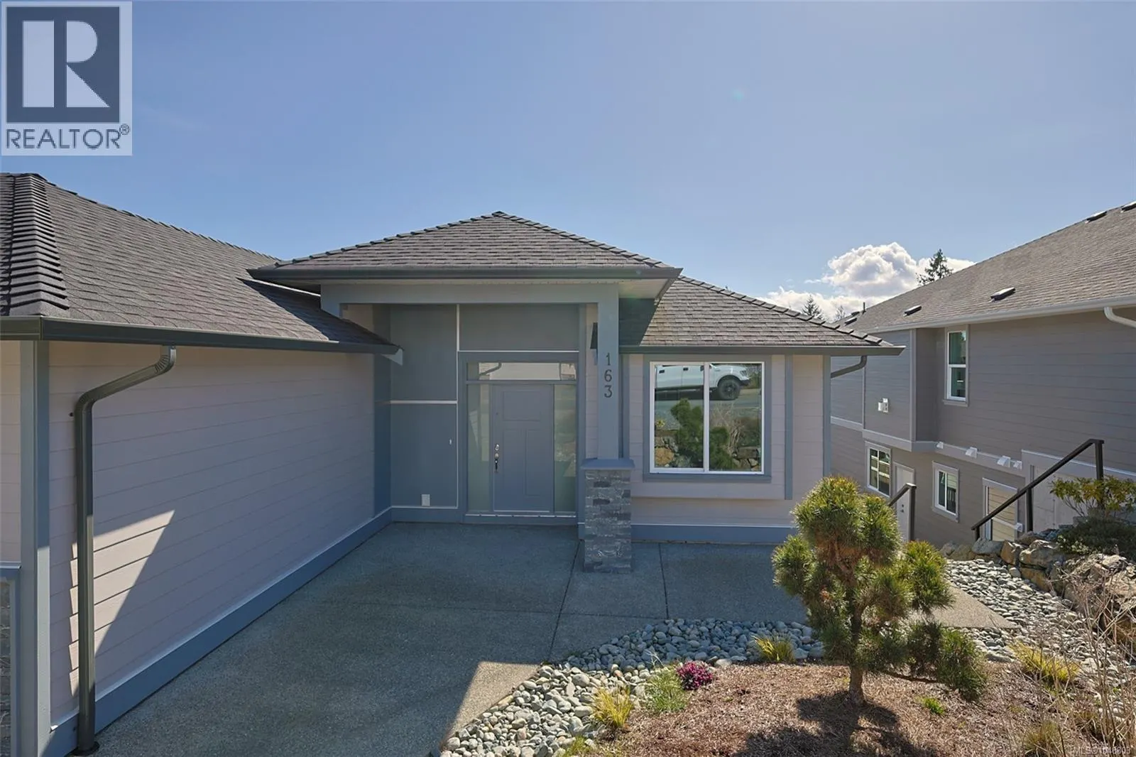 163 Golden Oaks Cres