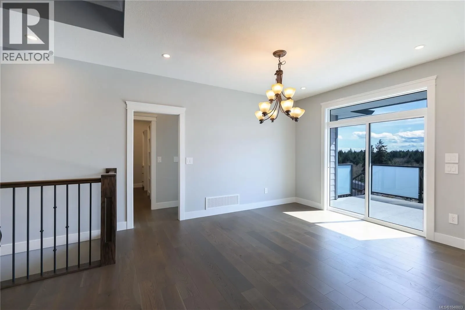 163 Golden Oaks Cres