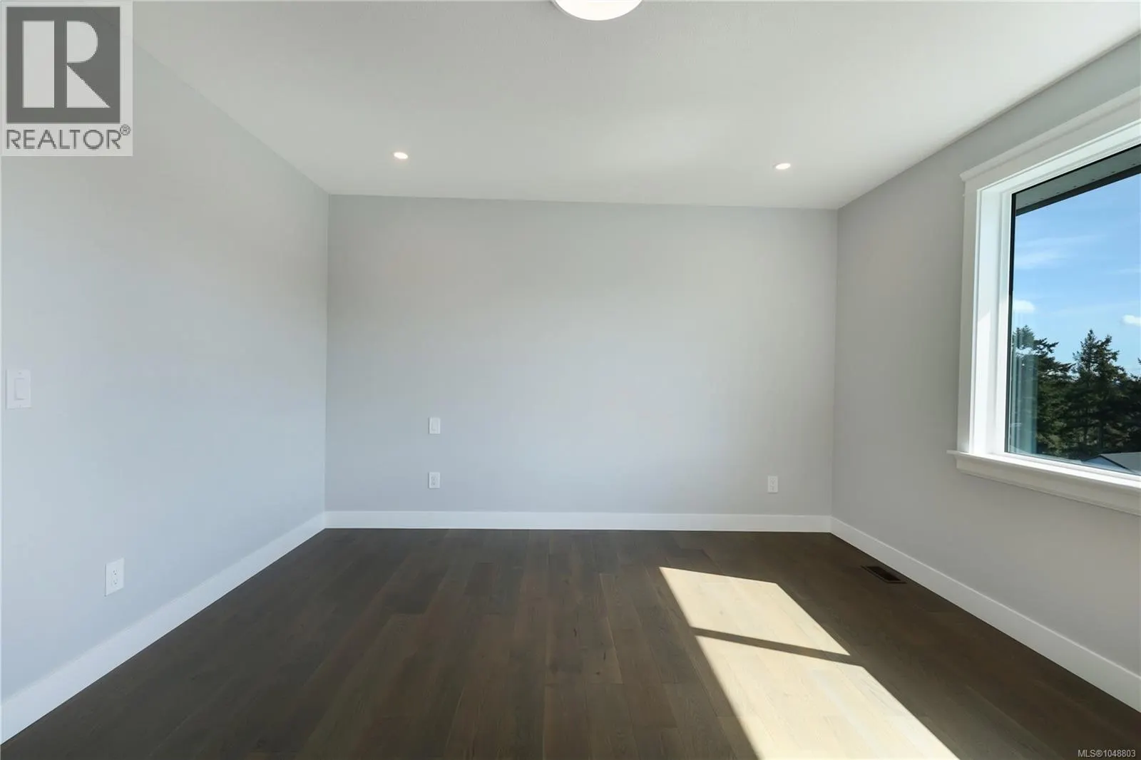 163 Golden Oaks Cres