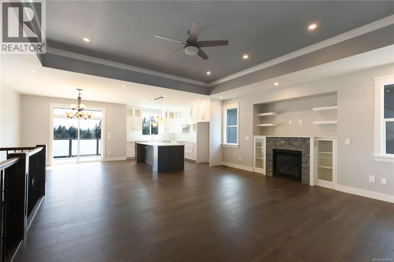 163 Golden Oaks Cres
