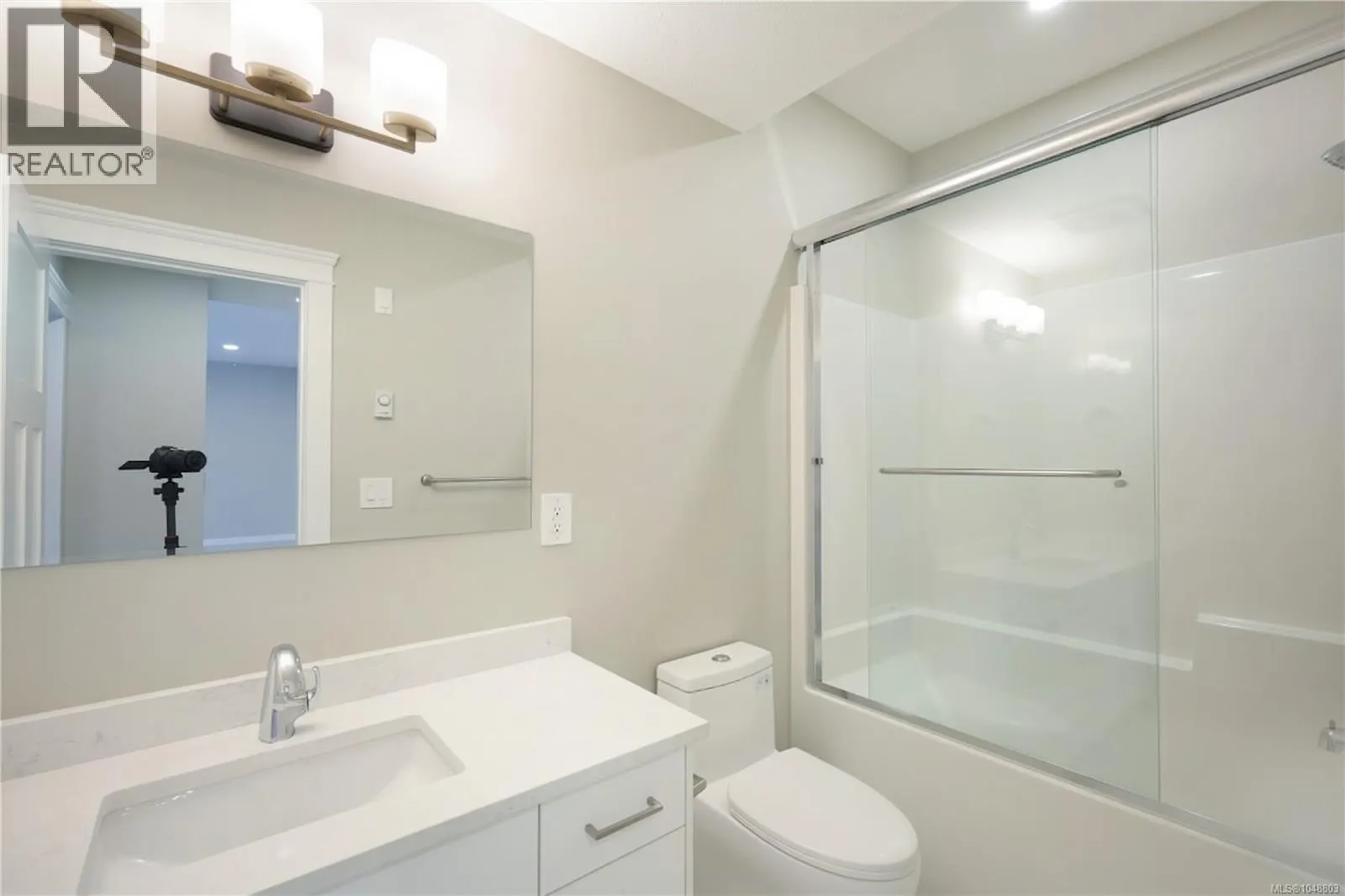 163 Golden Oaks Cres