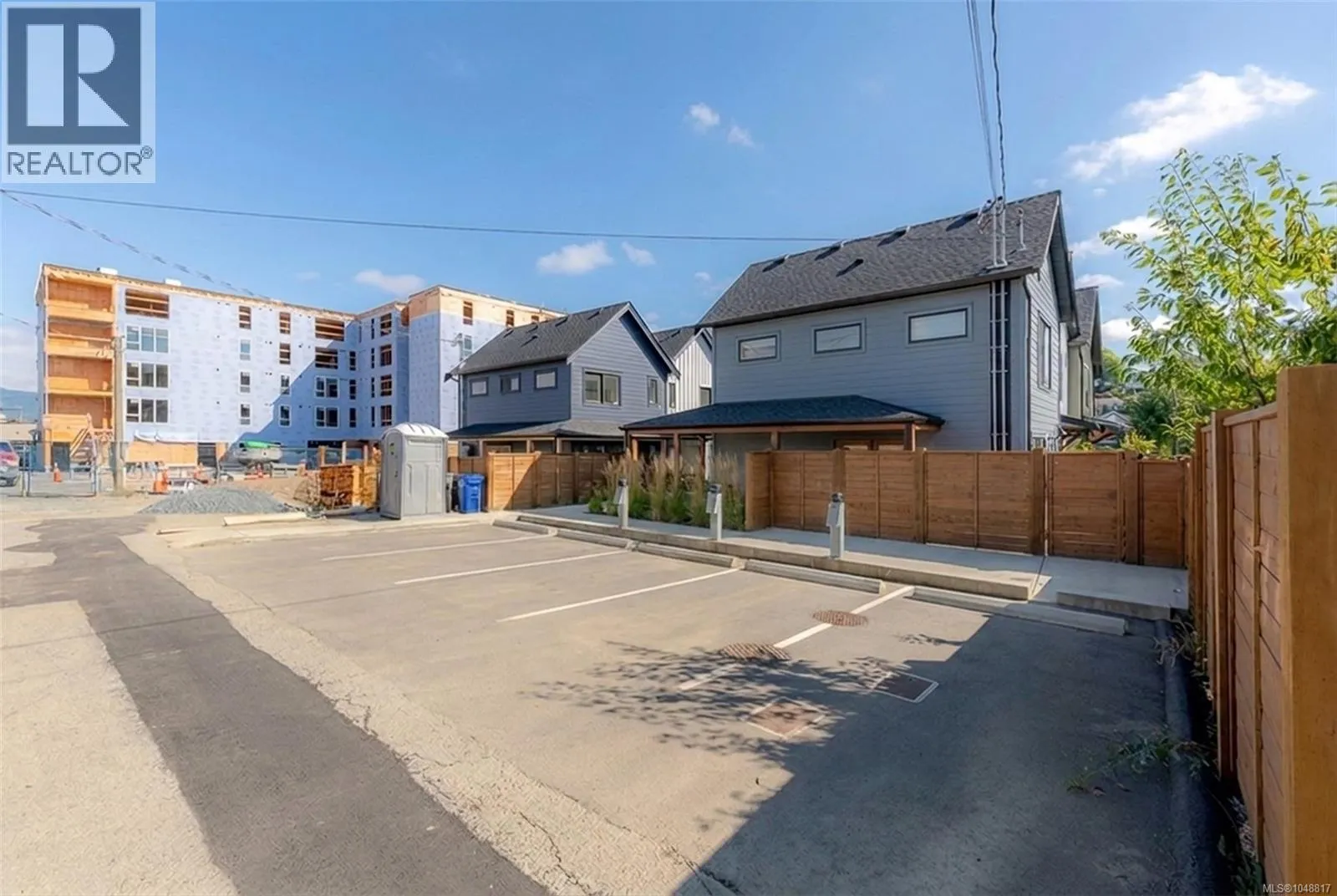 2 2846 4th Ave