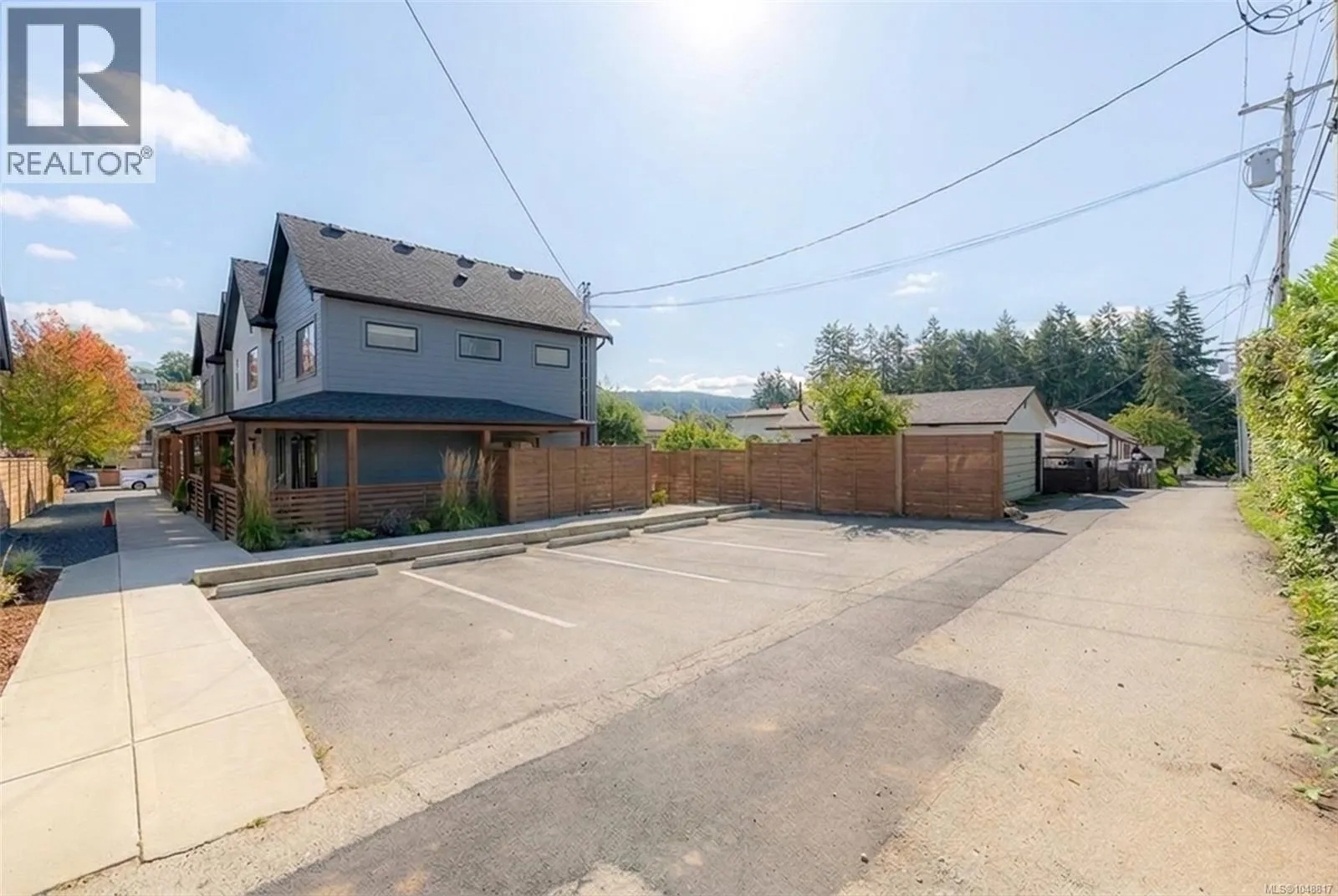 2 2846 4th Ave