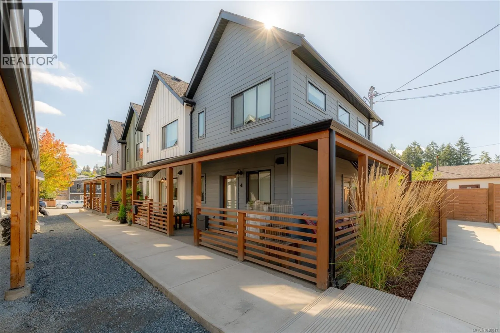 2 2846 4th Ave