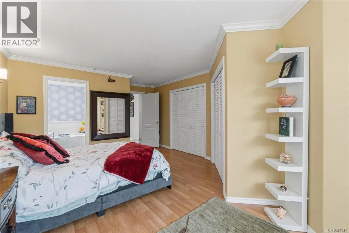 7 6595 Groveland Dr