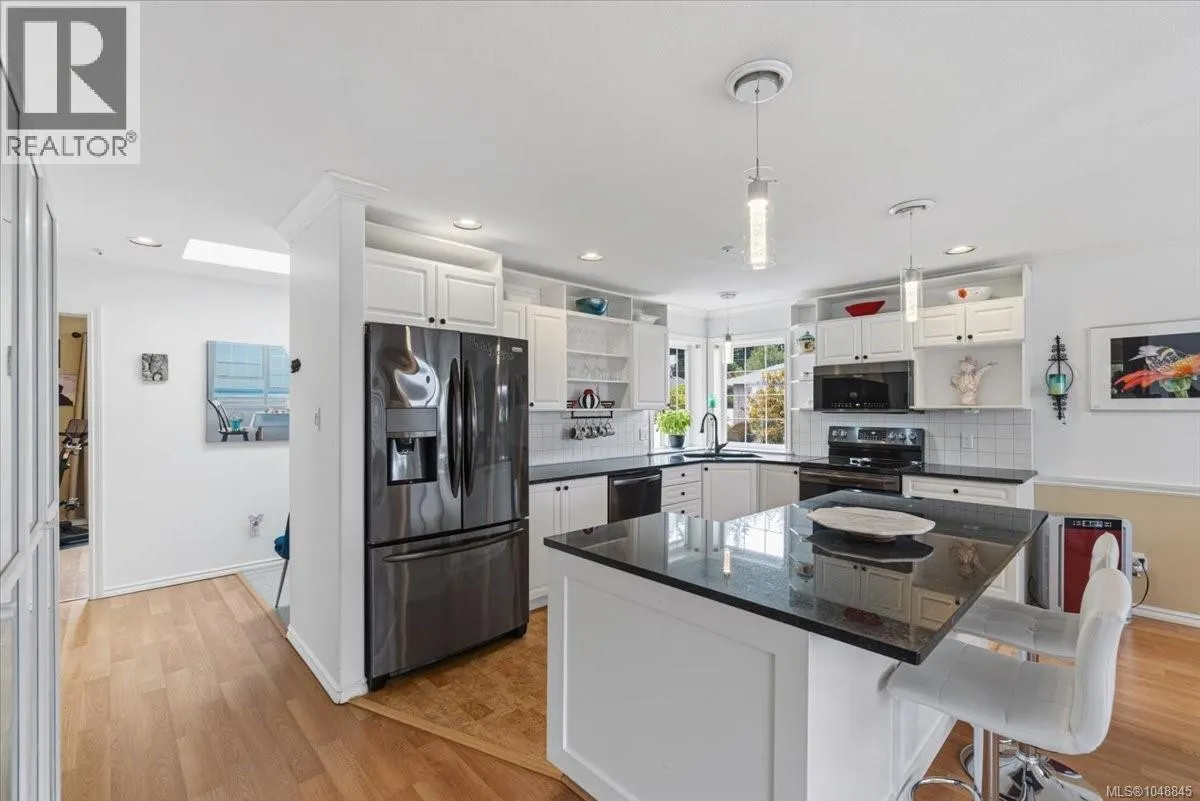 7 6595 Groveland Dr